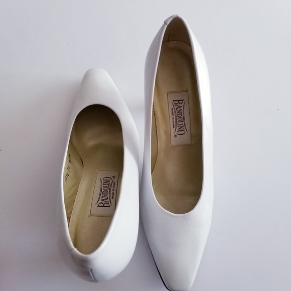 Vintage Bandolino White Leather Pumps - Picture 4 of 8